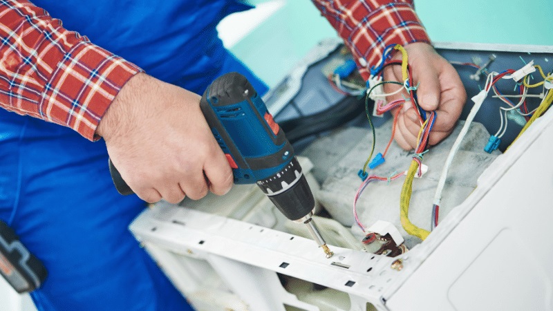 Gaziemir Hitachi Hitachi çamaşır makinesi kart tamiri – Su almama arızası orijinal parça ile giderildi. - Teknik servis örneği